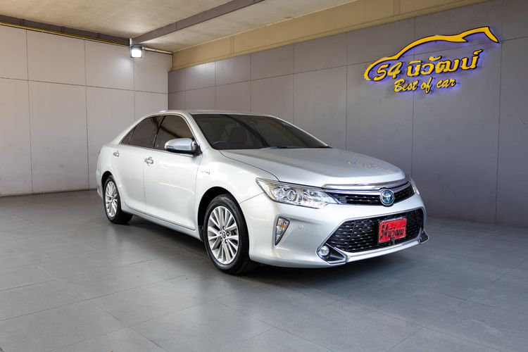 รถ Toyota Camry 2.5 HV Premium สี เงิน