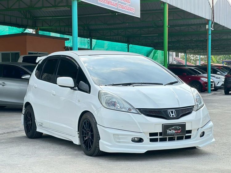 รถ Honda Jazz 1.5 S สี ขาว