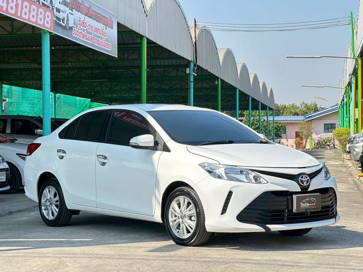 รถ Toyota Vios 1.5 J สี ขาว