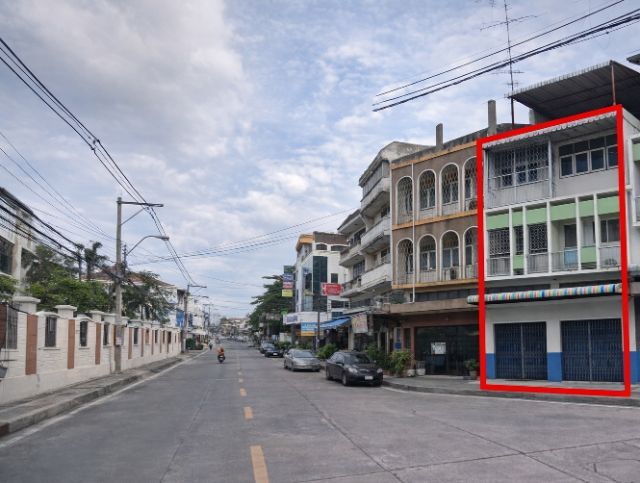 ใช่ อาคารพาณิชย์ 3.5 ชั้น (2 คูหา หัวมุม) ใจกลางศรีราชา รูปที่ 2