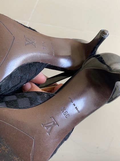 รองเท้าสีดำ รูปที่ 3