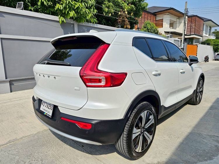 Volvo XC40 2023 Recharge 1.5 T5 R-Design Expression Utility-car ปลั๊กอินไฮบริด (PHEV) ไม่ติดแก๊ส เกียร์อัตโนมัติ ขาว รูปที่ 3
