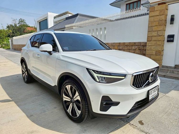 รถ Volvo XC40 Recharge 1.5 T5 R-Design Expression สี ขาว