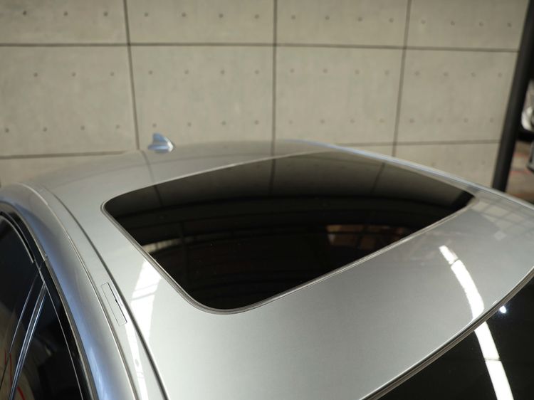 BMW Series 5 2020 530e Sedan ปลั๊กอินไฮบริด (PHEV) ไม่ติดแก๊ส เกียร์อัตโนมัติ เทา รูปที่ 4