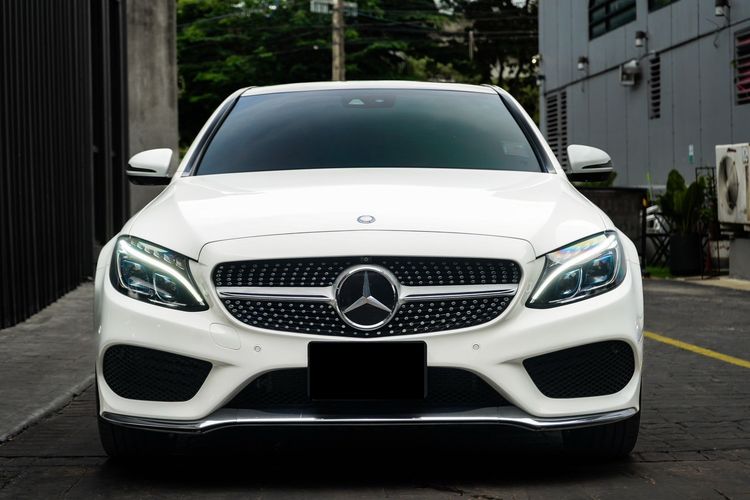 Mercedes-Benz C-Class 2017 C350 Sedan ปลั๊กอินไฮบริด (PHEV) เกียร์อัตโนมัติ ขาว รูปที่ 2