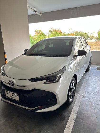รถ Toyota Yaris 1.2 Smart สี ขาว