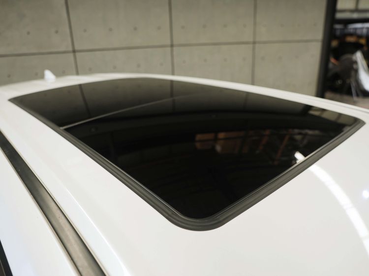 Toyota Innova 2024 2.0 Zenix HEV Premium Utility-car ไฮบริด ไม่ติดแก๊ส เกียร์อัตโนมัติ ขาว รูปที่ 3