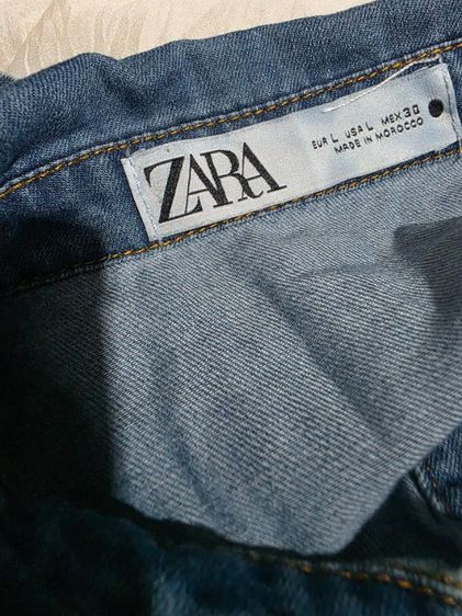 ZARA เสื้อโอเวอร์เชิ้ตยีนส์แต่งหมุดมือสอง รูปที่ 7