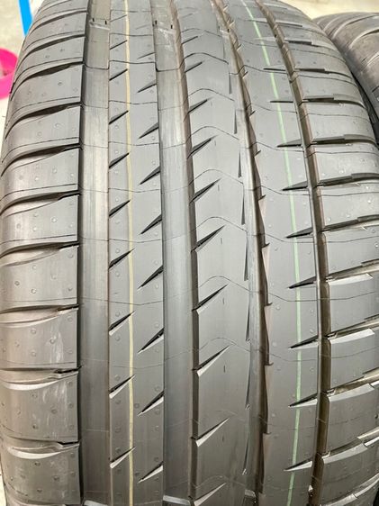 ยางถอดป้ายแดงขอบ 18” ยี่ห้อ MICHELIN รุ่น PILOT SPORT 4 ขนาด 235-40R18 ปี 25 สีเส้นตุ่มหน้ายางยังอยู่ครบ รูปที่ 4