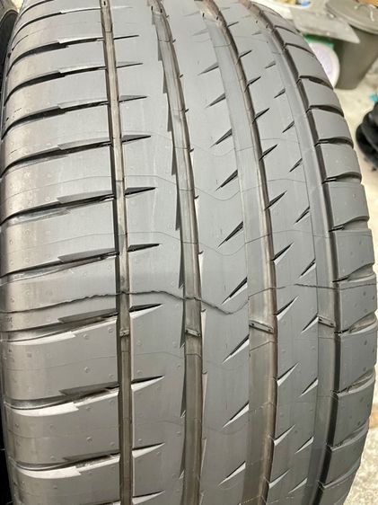 ยางถอดป้ายแดงขอบ 18” ยี่ห้อ MICHELIN รุ่น PILOT SPORT 4 ขนาด 235-40R18 ปี 25 สีเส้นตุ่มหน้ายางยังอยู่ครบ รูปที่ 7
