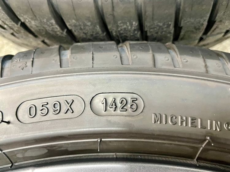 ยางถอดป้ายแดงขอบ 18” ยี่ห้อ MICHELIN รุ่น PILOT SPORT 4 ขนาด 235-40R18 ปี 25 สีเส้นตุ่มหน้ายางยังอยู่ครบ รูปที่ 3