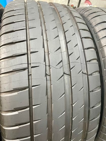 ยางถอดป้ายแดงขอบ 18” ยี่ห้อ MICHELIN รุ่น PILOT SPORT 4 ขนาด 235-40R18 ปี 25 สีเส้นตุ่มหน้ายางยังอยู่ครบ รูปที่ 6