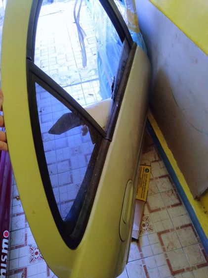 ประตูรถเก๋งนิสสัน กระจกไฟฟ้า รูปที่ 2