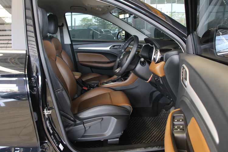 MG ZS 2022 1.5 D+ Utility-car เบนซิน ไม่ติดแก๊ส เกียร์อัตโนมัติ ดำ รูปที่ 3