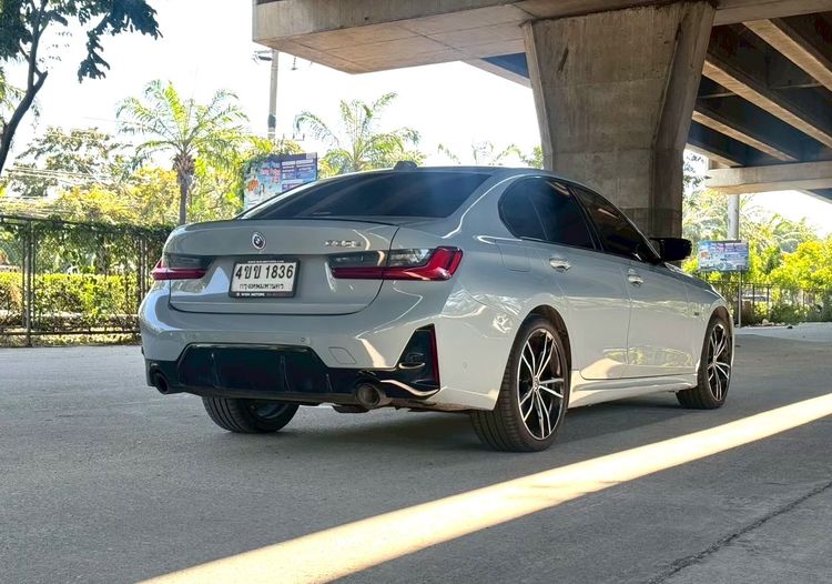 BMW Series 3 2023 330e Sedan ปลั๊กอินไฮบริด (PHEV) ไม่ติดแก๊ส เกียร์อัตโนมัติ เทา รูปที่ 2