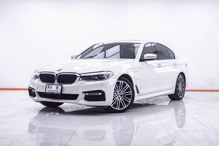 รถ BMW Series 5 530e สี ขาว