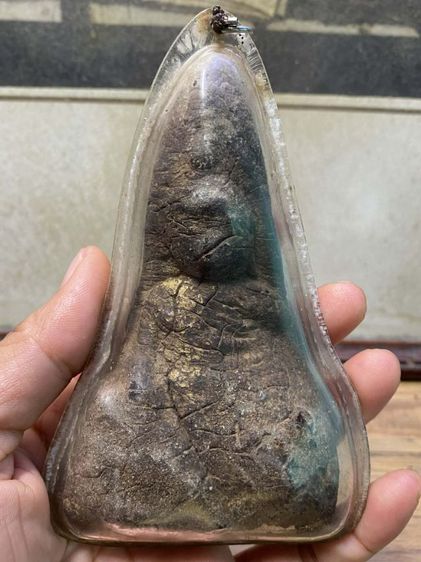 พระเนื้อว่านจำปาสักเนืัอหาเกีามากมีรอยฝนว่านใช้เลี่ยมเปิดหลังเก่าหายาก