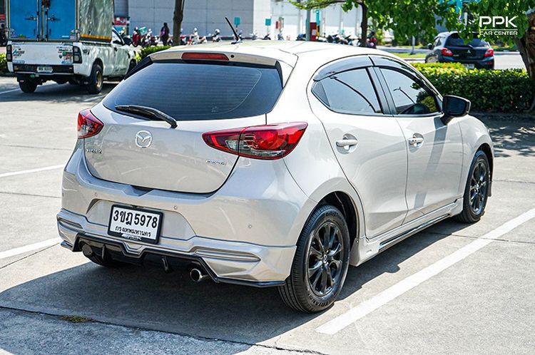 Mazda Mazda 2 2022 1.3 C Sports Sedan เบนซิน ไม่ติดแก๊ส เกียร์อัตโนมัติ น้ำตาล รูปที่ 4