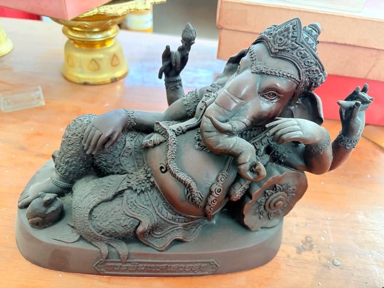 พระพิฆเนศเสวยสุข