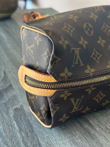 เป๋าเครื่องสำอางค์ LV รูปที่ 3