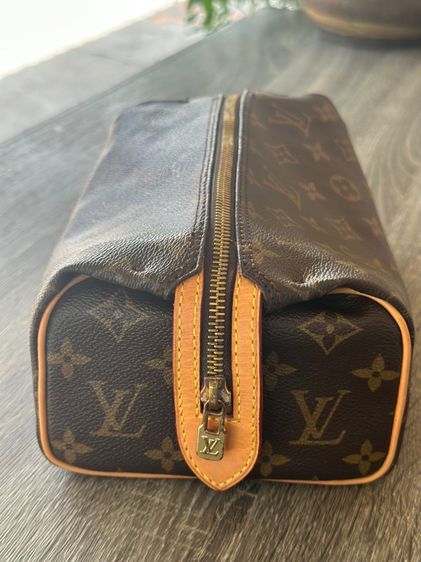 เป๋าเครื่องสำอางค์ LV