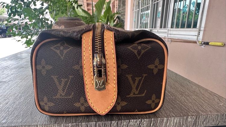เป๋าเครื่องสำอางค์ LV รูปที่ 11