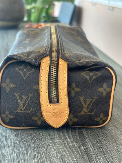 เป๋าเครื่องสำอางค์ LV รูปที่ 2