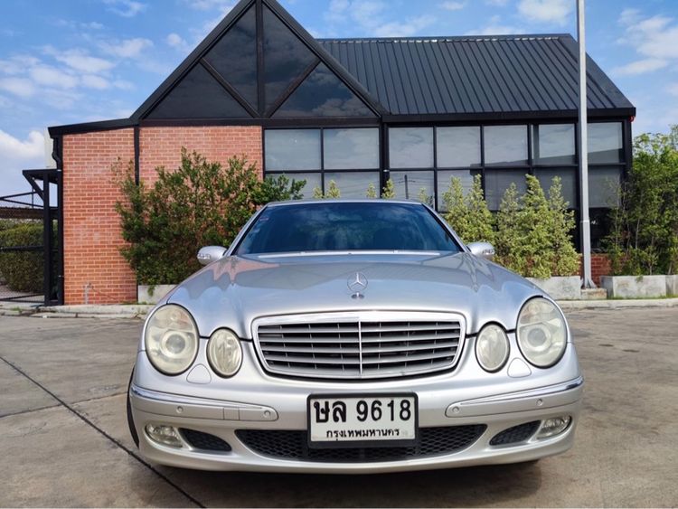 รถ Mercedes-Benz E-Class E200 Kompressor สี เทา