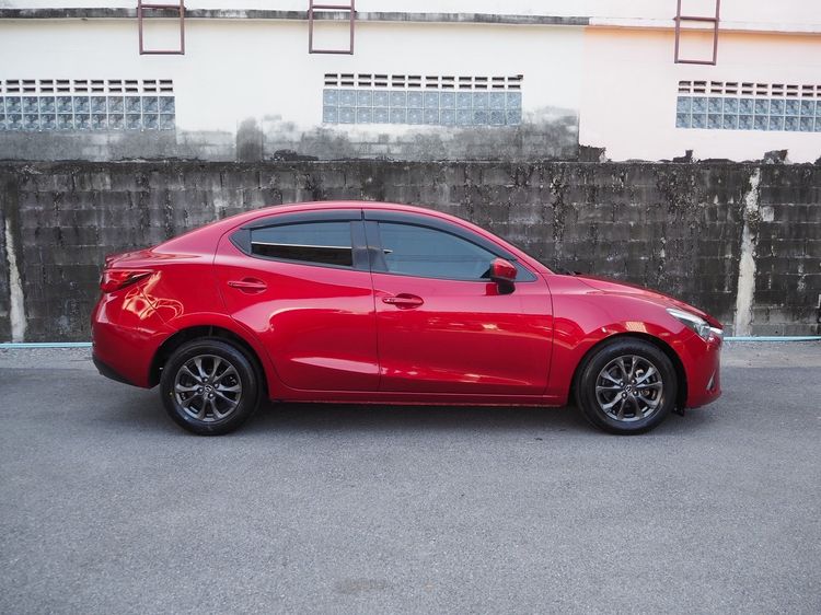 Mazda Mazda 2 2020 1.3 High Connect Sedan เบนซิน ไม่ติดแก๊ส เกียร์อัตโนมัติ แดง รูปที่ 4