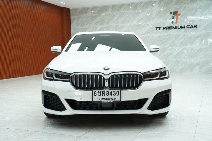 BMW Series 5 2022 530e Sedan ไฮบริด เกียร์อัตโนมัติ ขาว รูปที่ 2