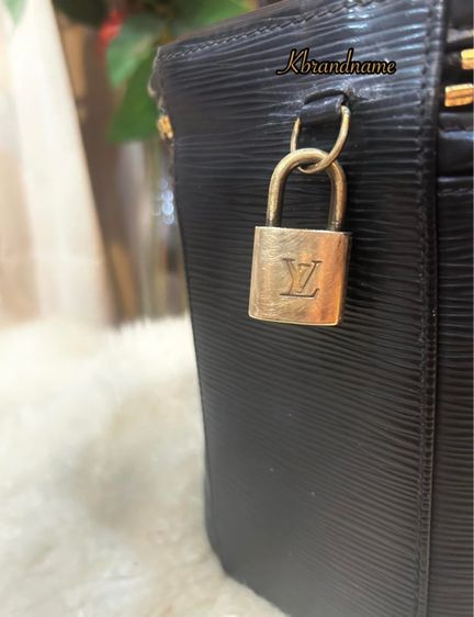 Louis Vuitton Epi Leather Cannes Handbag  รูปที่ 15