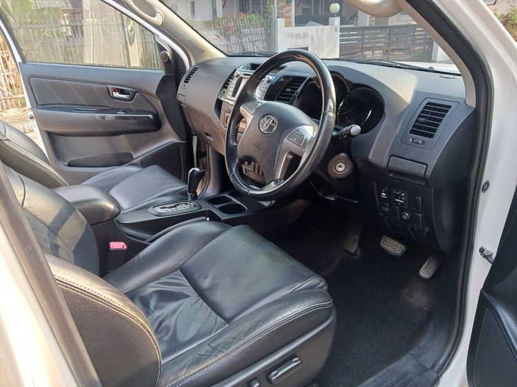 Toyota Fortuner 2015 2.4 G Utility-car ดีเซล เกียร์อัตโนมัติ ขาว รูปที่ 4