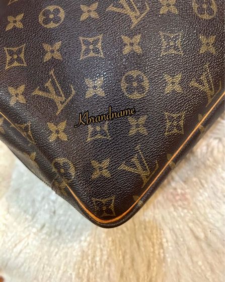 Louis Vuitton Monogram Deauville Handbag  รูปที่ 8