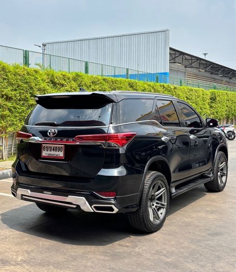 Toyota Fortuner 2015 2.4 V Utility-car ดีเซล เกียร์อัตโนมัติ ดำ รูปที่ 3