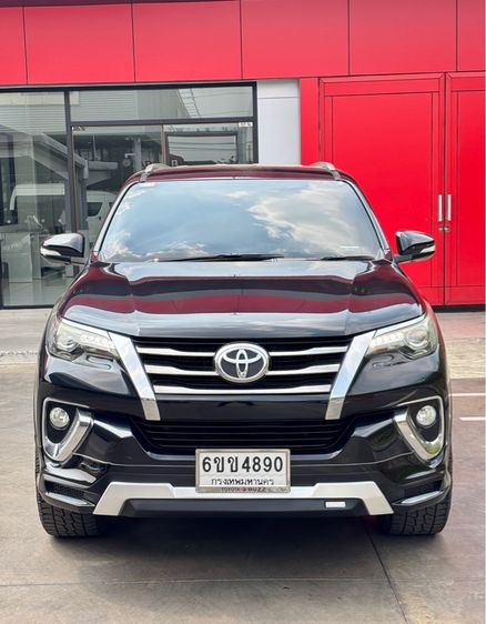 Toyota Fortuner 2015 2.4 V Utility-car ดีเซล เกียร์อัตโนมัติ ดำ รูปที่ 2