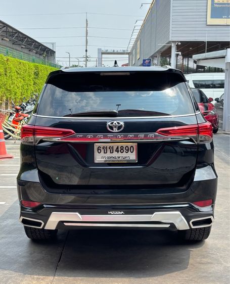 Toyota Fortuner 2015 2.4 V Utility-car ดีเซล เกียร์อัตโนมัติ ดำ รูปที่ 4