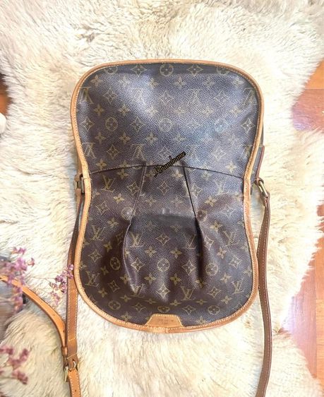 Louis Vuitton Monogram Menilmontant Cross Body Bag  รูปที่ 10