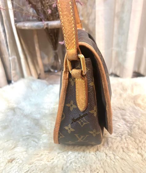 Louis Vuitton Monogram Menilmontant Cross Body Bag  รูปที่ 2