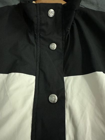 เสื้อ​ chanel wind braker รูปที่ 2
