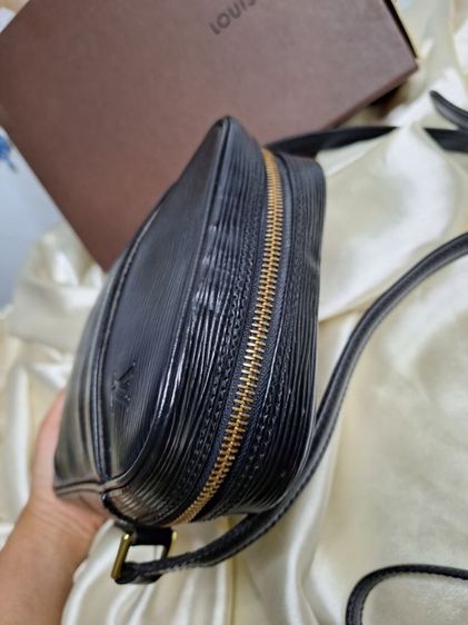 Louis Vuitton Black Epi Leather Danube Bag✅️ รูปที่ 9