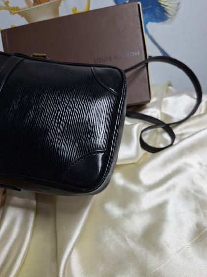 Louis Vuitton Black Epi Leather Danube Bag✅️ รูปที่ 3