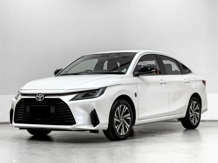 รถ Toyota Yaris ATIV 1.2 Premium Luxury สี ขาว