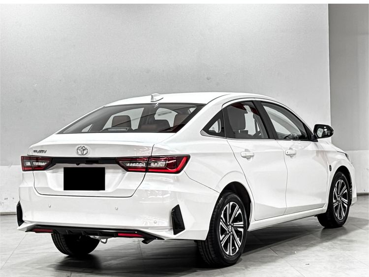 Toyota Yaris ATIV 2022 1.2 Premium Luxury Sedan เบนซิน เกียร์อัตโนมัติ ขาว รูปที่ 3