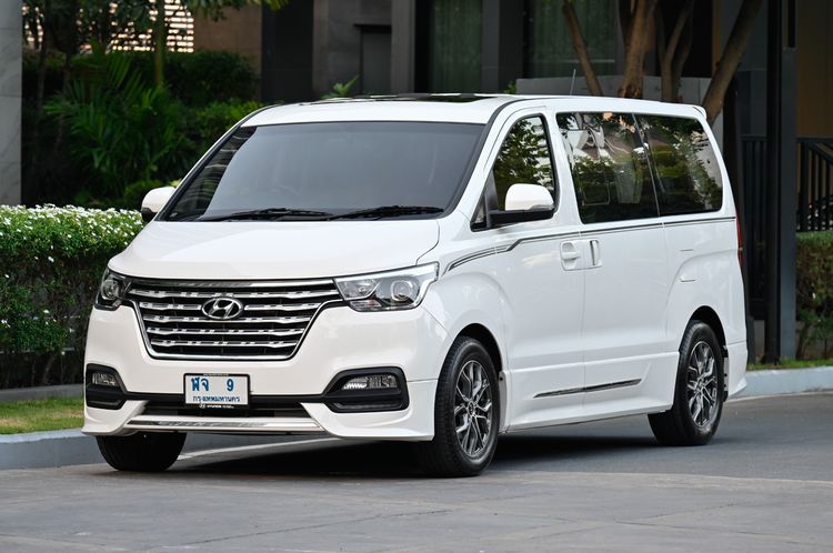 รถ Hyundai H-1  2.5 Limited III สี ขาว