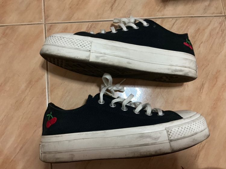 รองเท้าผ้าใบ หนังแท้ UK 6 | EU 39 1/3 | US 7.5 น้ำเงิน Converse all star cherry ไซส์39 มือ2ค่ะ 