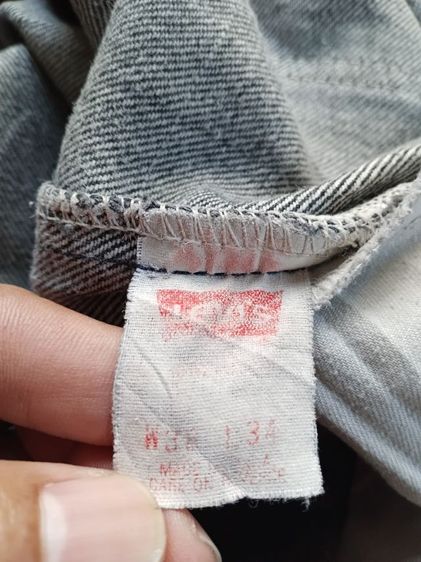 Levi's 505  ก้านดำ
MADE  IN  U.S.A.
เอววัดจริง 37-38  รูปที่ 4