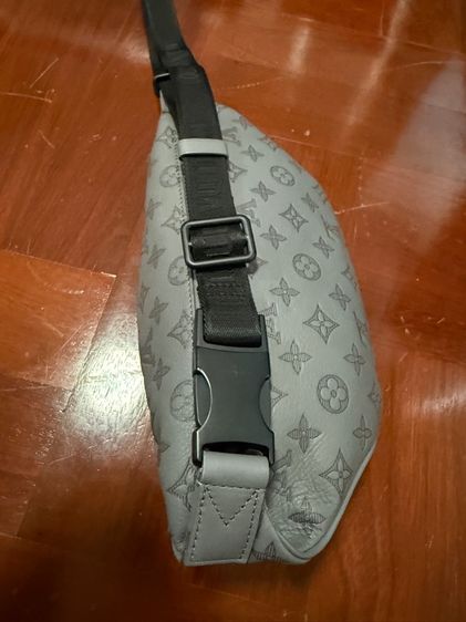 กระเป๋าคาดอก  คาดเอว Louis Vuitton สีเทา Monogram รูปที่ 4