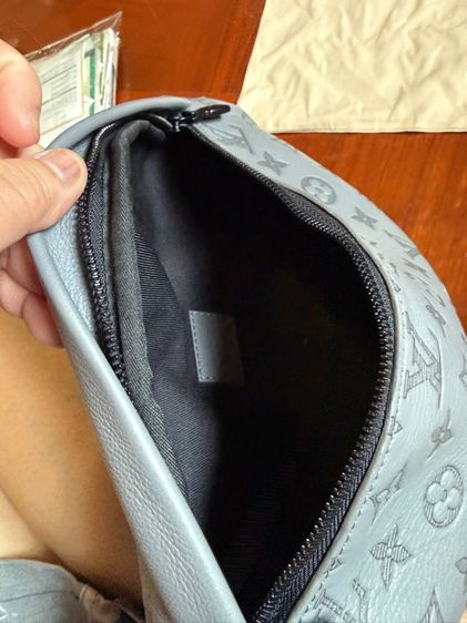 กระเป๋าคาดอก  คาดเอว Louis Vuitton สีเทา Monogram รูปที่ 5