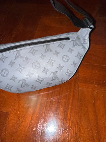 กระเป๋าคาดอก  คาดเอว Louis Vuitton สีเทา Monogram รูปที่ 2