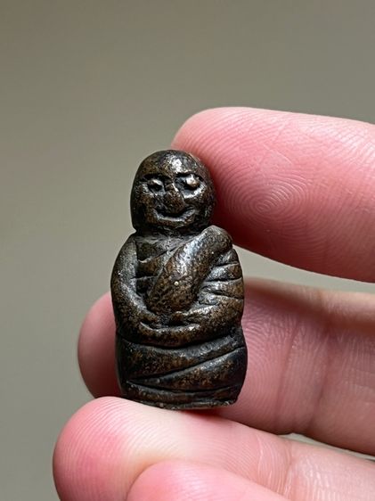 พระหล่อเก่า